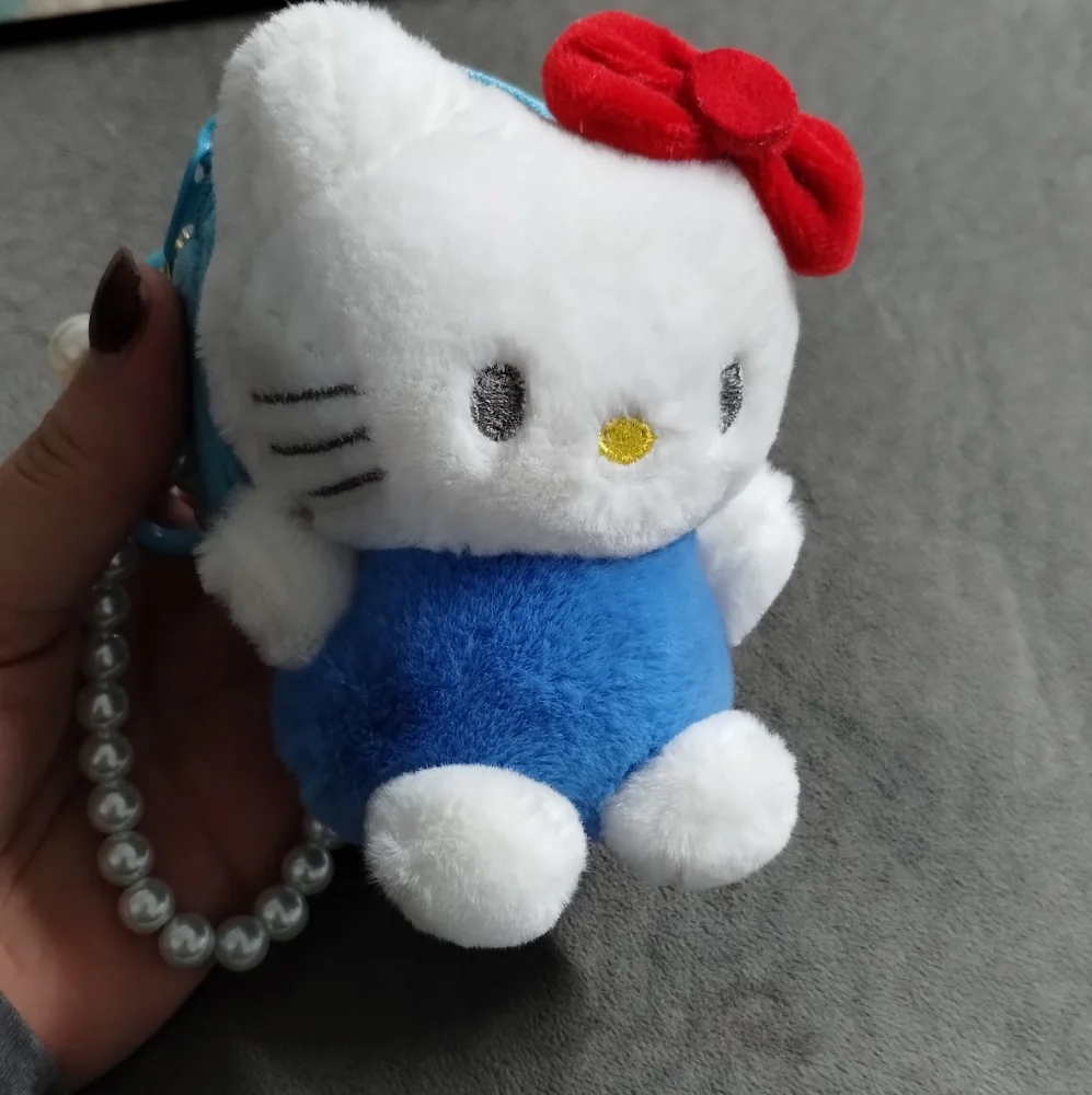 Hello Kitty Pearl Coin Purse - Picture 2 of 5